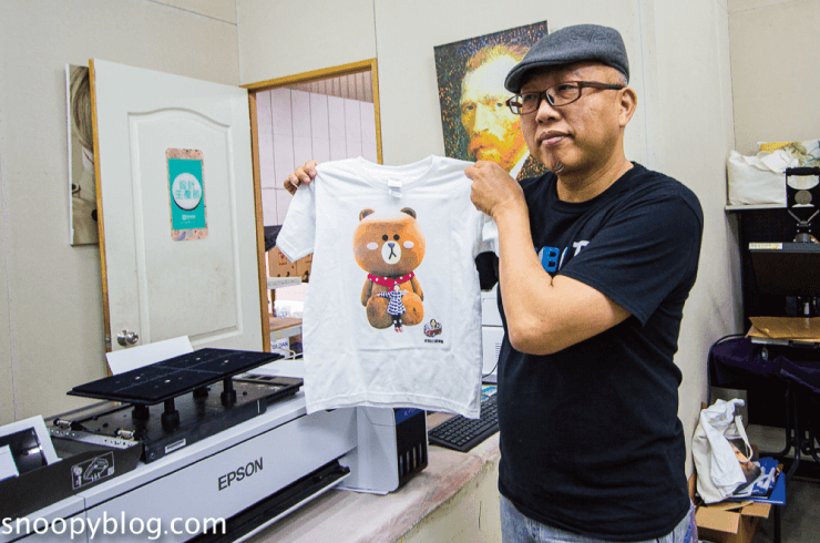 showing the customized printing t shirt