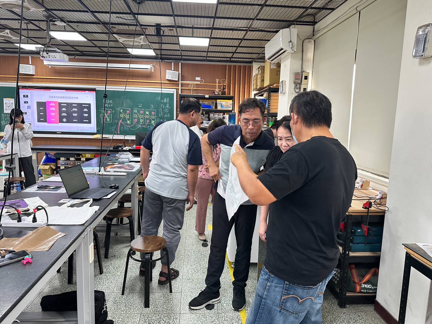 2026 春季 西苑國中科技中心 AI廣告機與xToolDTF體驗活動 2604 activity ai xtool 22